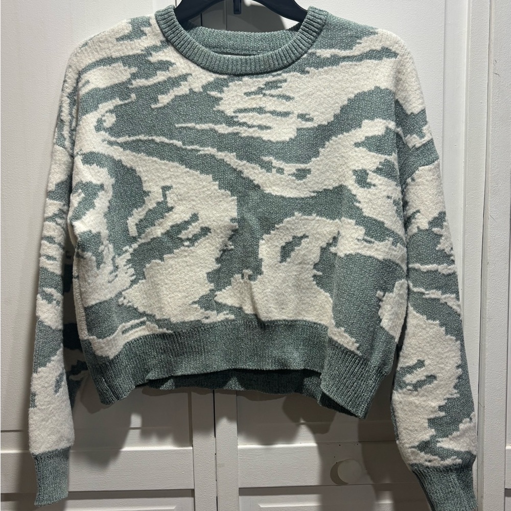 William Rast Women's Green‎ and White Sweater size small